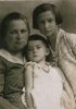 Anna (Roth) Ehrenfeld with daughters Klari & Henduka (Gabriella)